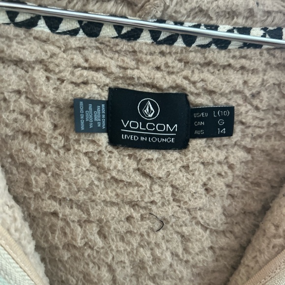 Tan Volcom sherpa jacket with hood - Picture 2 of 2